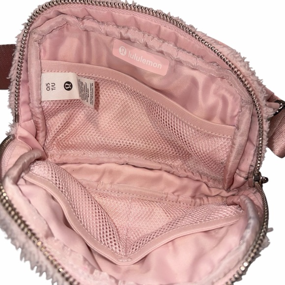 Lululemon Pink Plush Sherpa 1L Everywhere Belt Bag Fanny Pack Waist Pack Bag - Picture 7 of 7